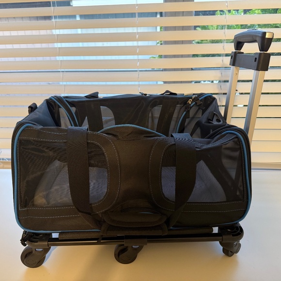 Katziela Luxury Rider Pet Carrier with Removable Wheels Double Telescopic Handle - Picture 11 of 15